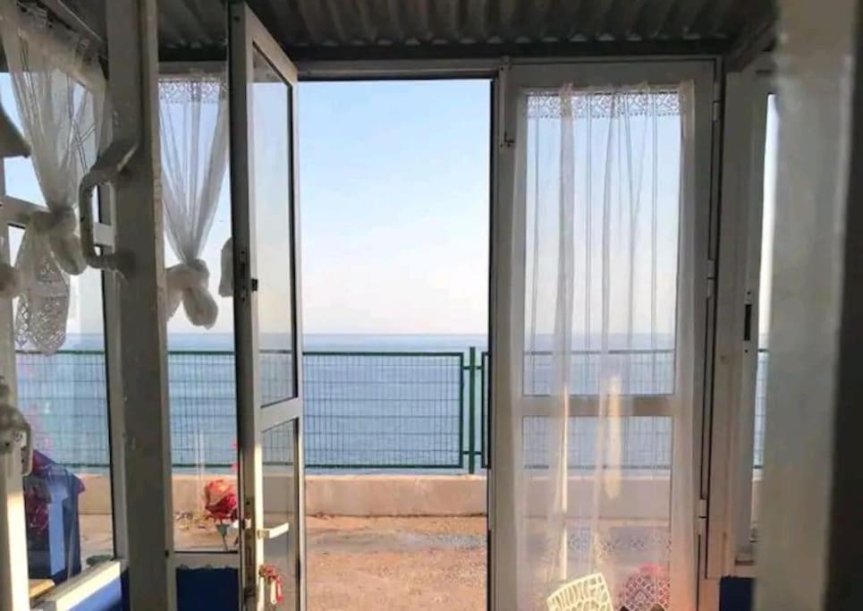 The Beach Hut With Lazy Spa Адра Экстерьер фото