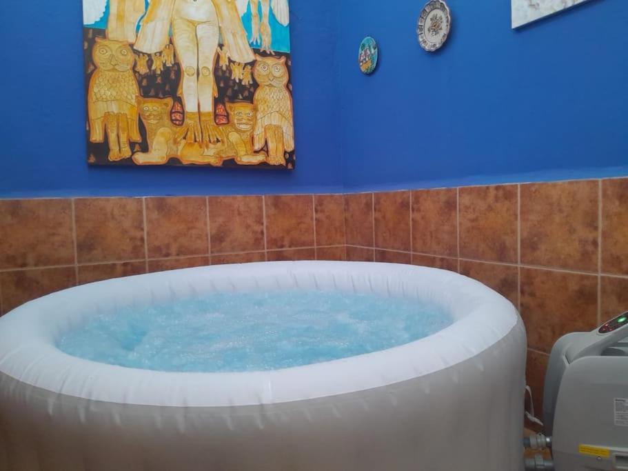 The Beach Hut With Lazy Spa Адра Экстерьер фото